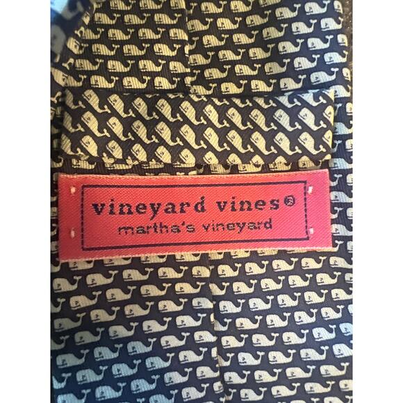 Vineyard Vines Navy Printed Whale Silk Tie – Preowned - Picture 5 of 8